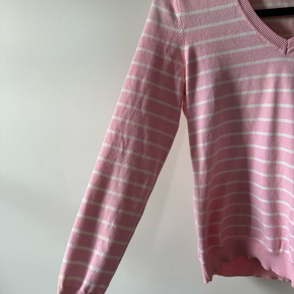 TOMMY HILFIGER SIZE MEDIUM SWEATER - Picture 4 of 6